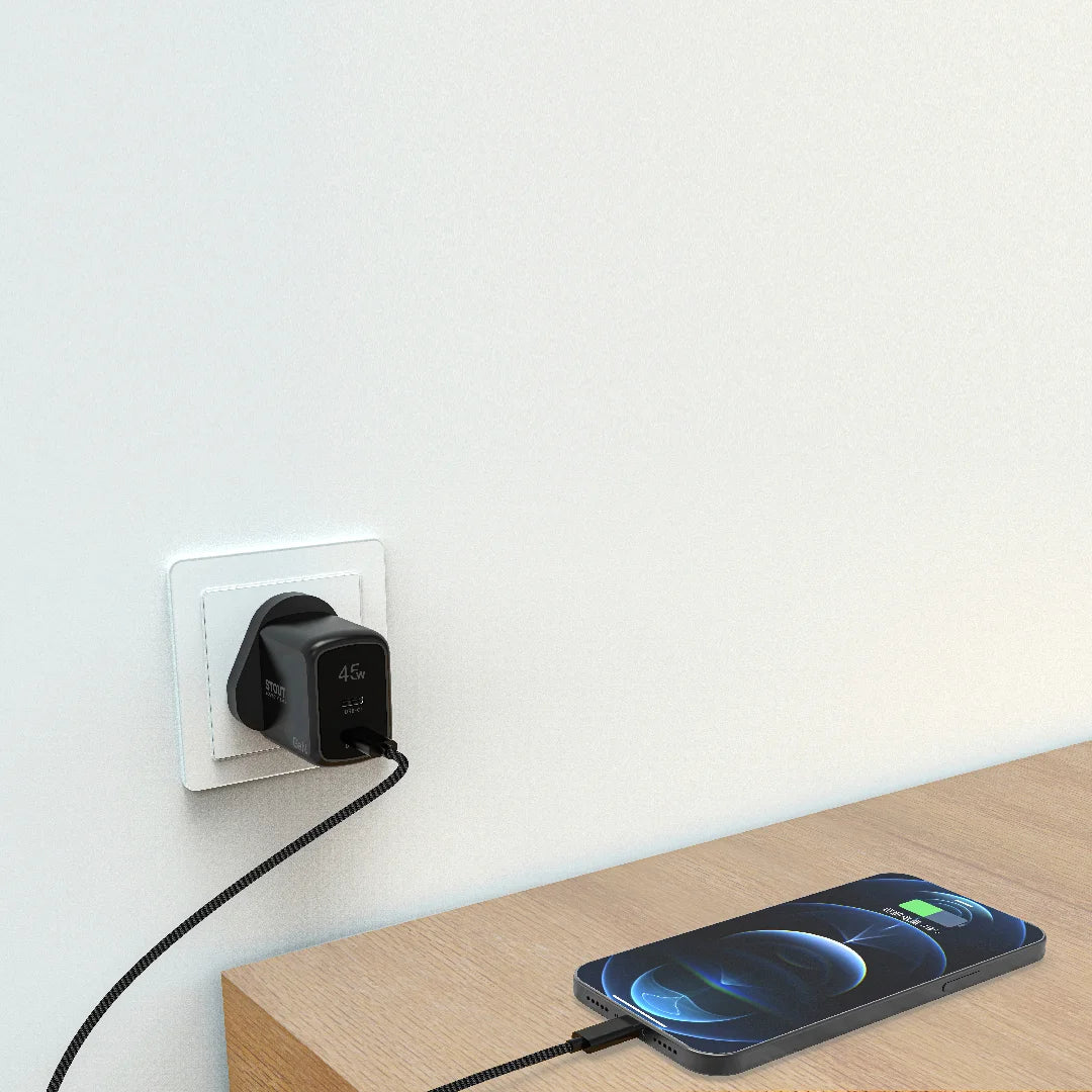 Stout Gan Travel Charger with Single PD port 45W Type C to Lightning (UK plug) - Black